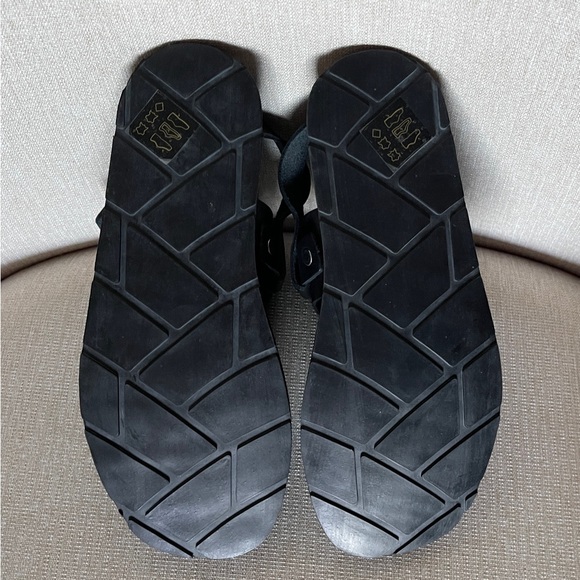 New RE/DONE 70s Tire Tread Sandals - Picture 12 of 16